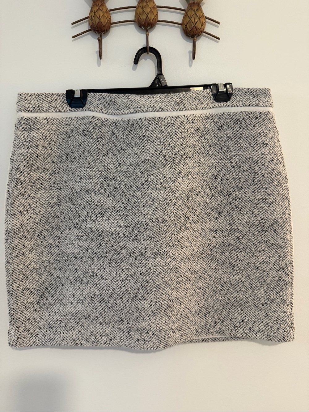 White House Black Market Herringbone Tweed Mini Pencil Skirt in Black and White